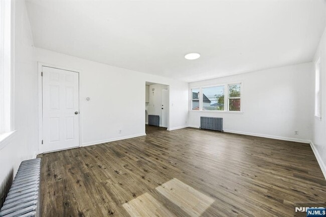 Building Photo - 826 7th St