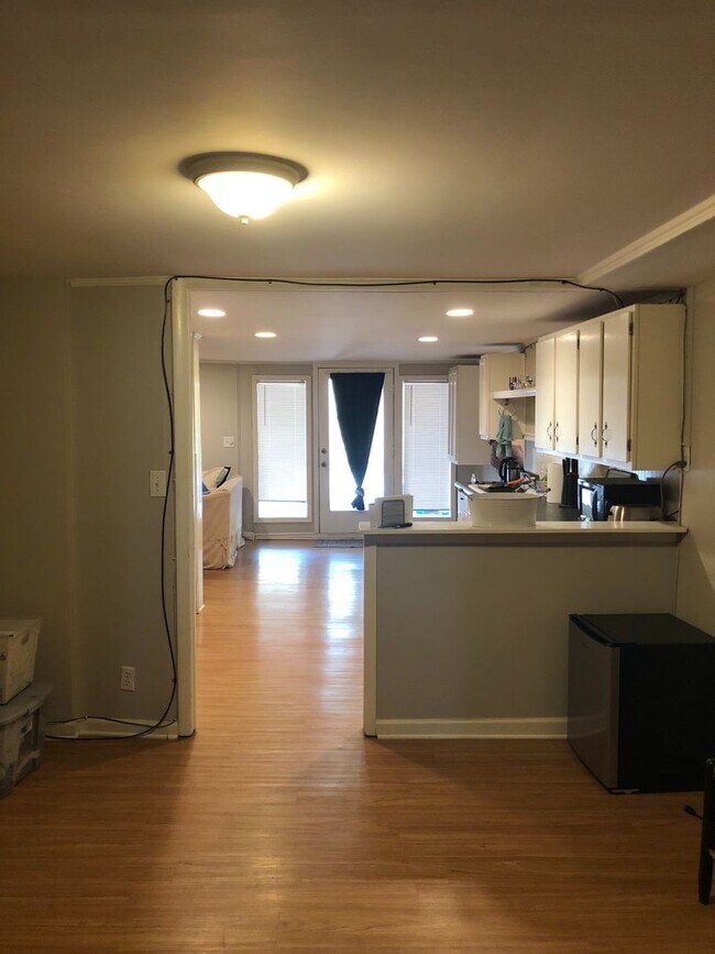Building Photo - 2819 White Oak Dr