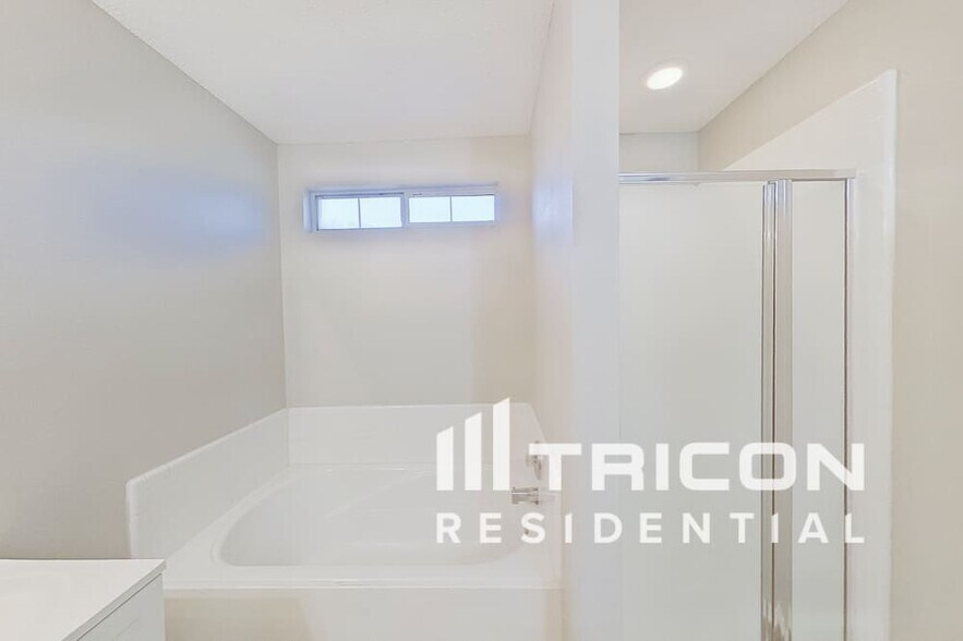 Building Photo - 232 Tulane Dr