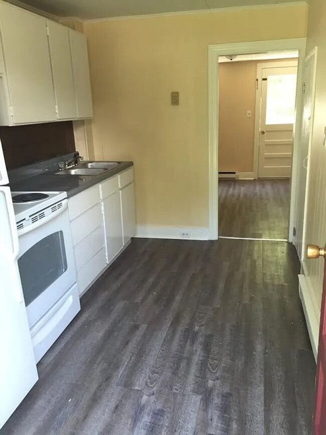 Building Photo - Introducing a pleasant 2-bedroom, 1-bathro...