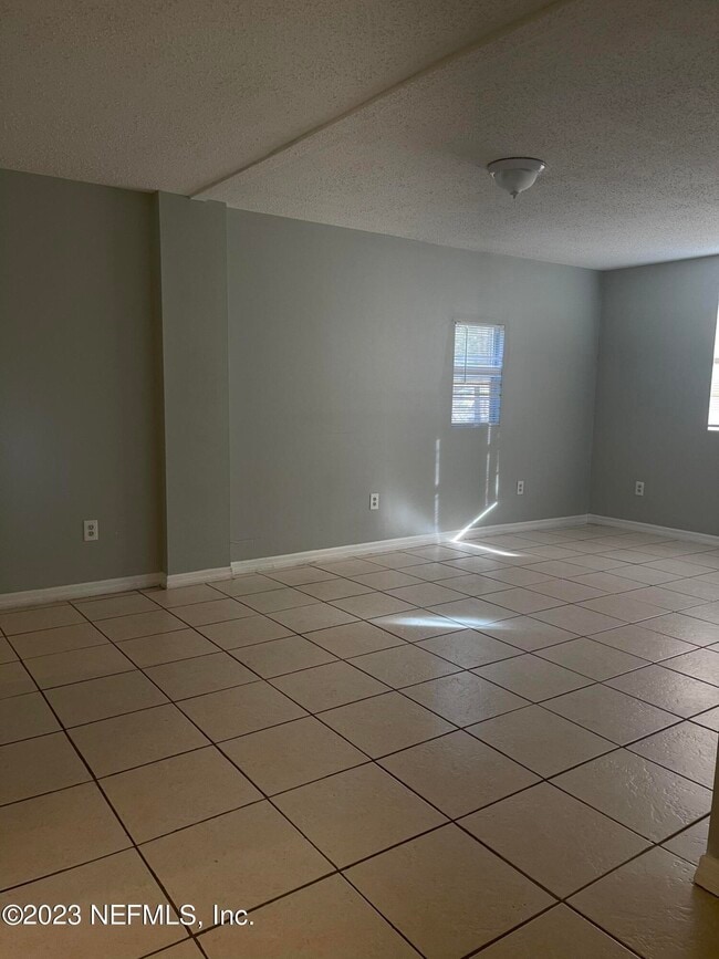 Building Photo - 5467 Windermere Dr