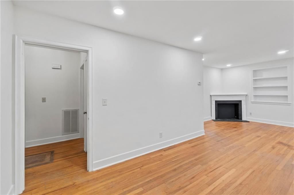 Building Photo - 1340 Cumberland Dr