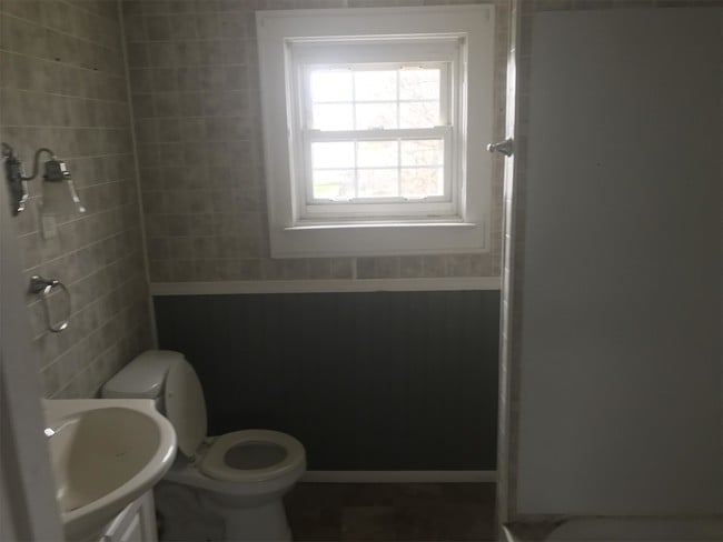 Building Photo - 203 E Moler Ave