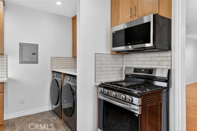 Building Photo - 1641 N Catalina St