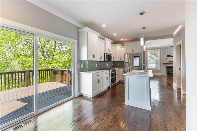 Building Photo - Stunning Home w Million Dollar Views! 4 Be...