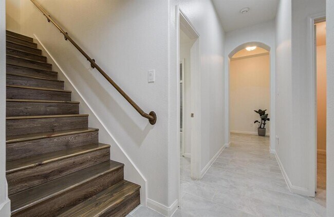 Building Photo - 4639 Regal Shadow Ln