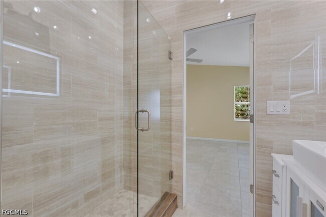 Building Photo - 5011 SW 16th Pl