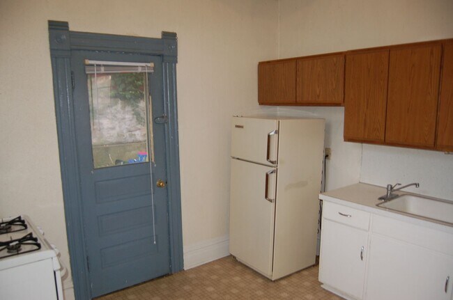 Building Photo - 209 E Mifflin St