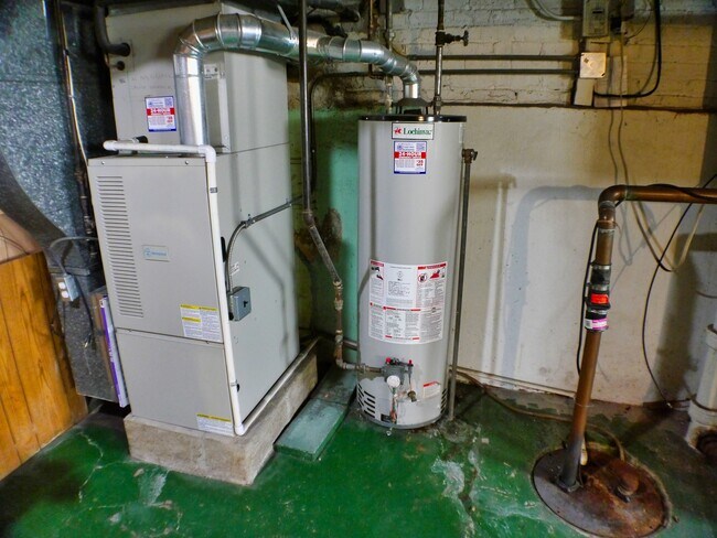 Building Photo - 9337 S Richmond Ave