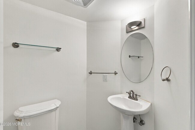 Building Photo - 707 Hatchery Ct