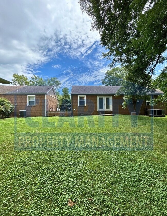 Building Photo - Three bedroom home in Downtown Cleveland!