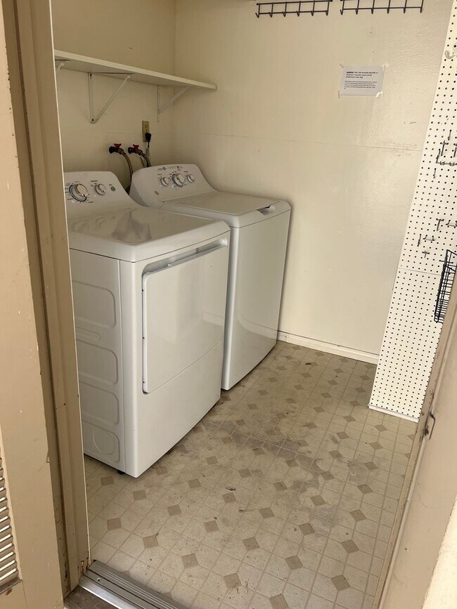 Building Photo - 55+ ONLY community gorgeous ranch style 2BR/2BA home with laundry, parking and community amenities