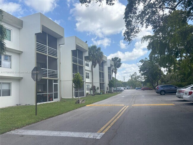 Building Photo - 4235 N University Dr