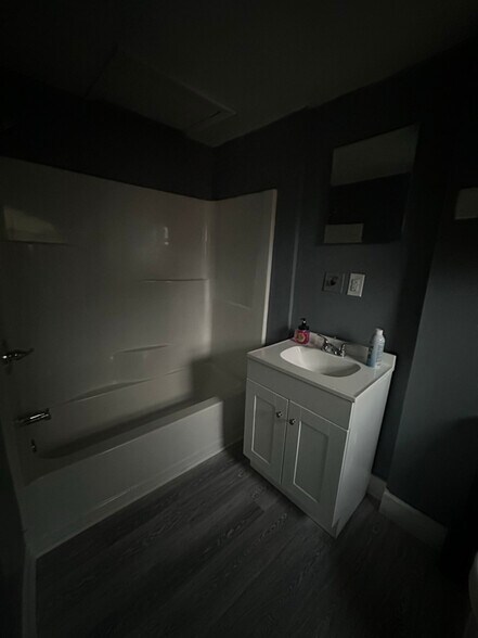 Building Photo - 504 Spellman St