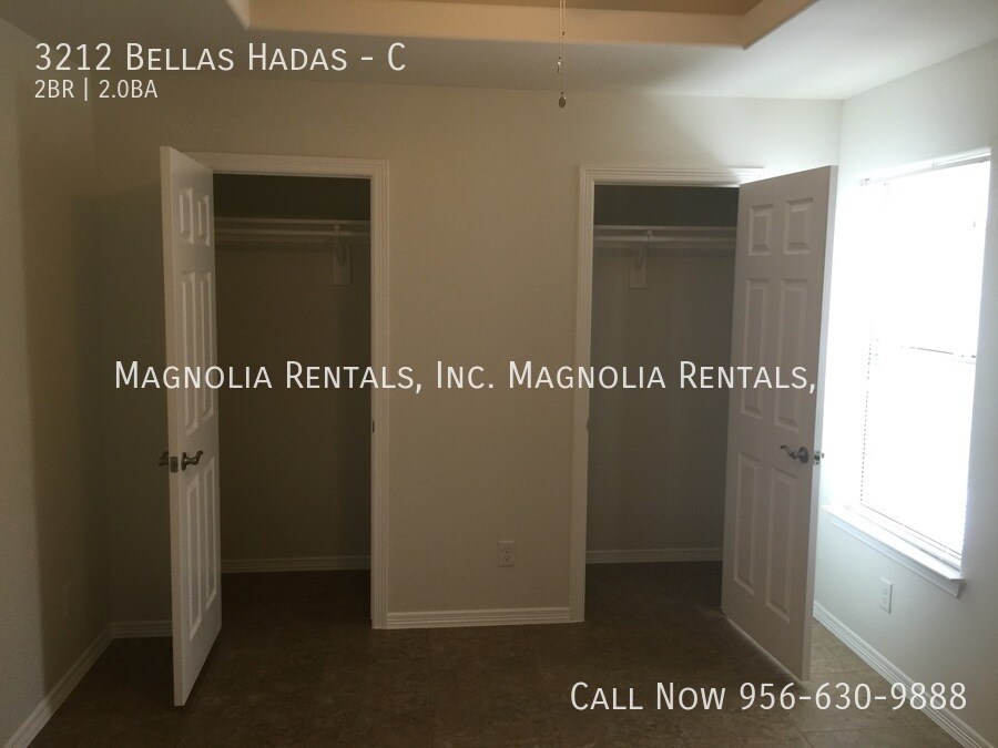 Building Photo - 3212 Bellas Hadas St