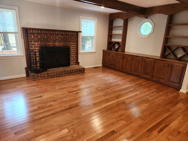 Building Photo - Chesterfield-Chester Area- Convenient to F...