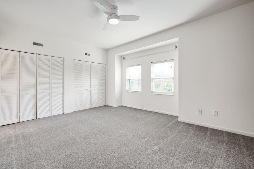 Master Bedroom - 5236 Waterman Blvd