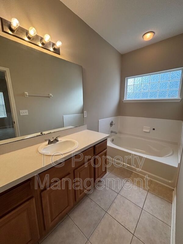 Building Photo - 7175 Deerfoot Cir
