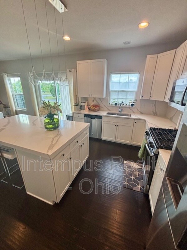 Building Photo - 6123 Brandon Dr