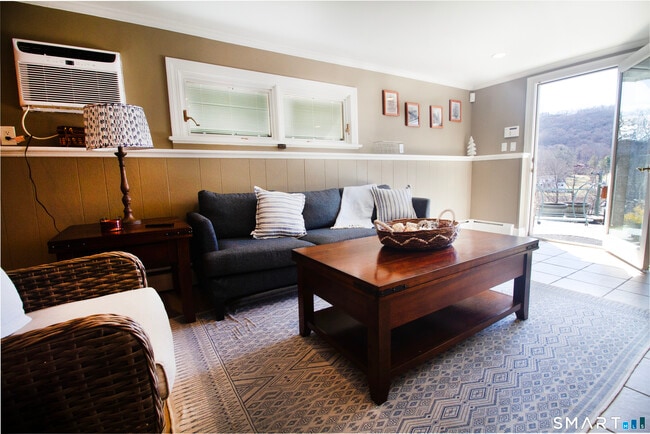 Building Photo - 14 Lake Dr N