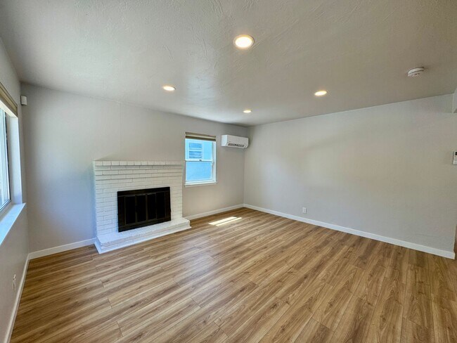 Building Photo - 4949-495313th