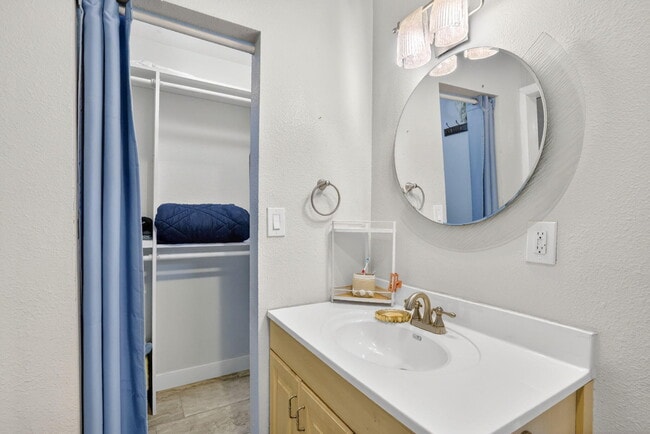 Building Photo - 3207 Marine Dr