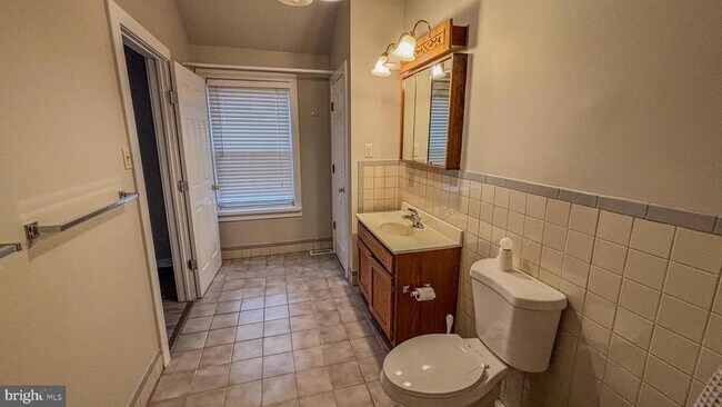 Building Photo - 28 S Lenola Rd