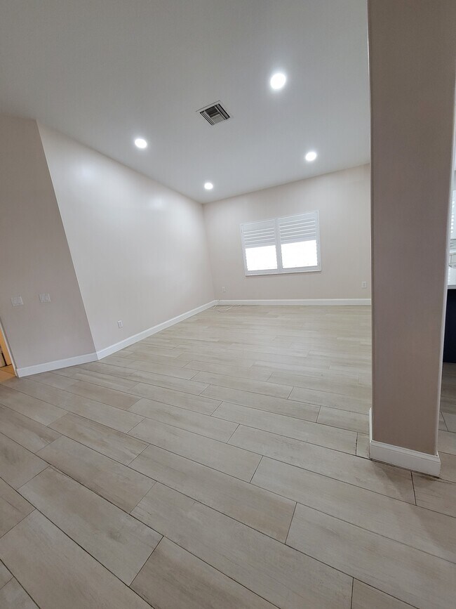 Building Photo - 13847 NW 22nd Ct