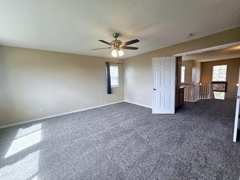 Building Photo - 6653 E Braly Ave
