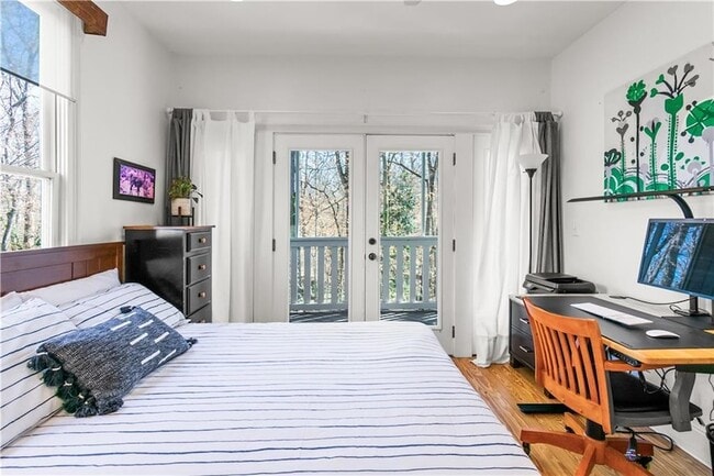 Building Photo - 565 Harold Ave NE