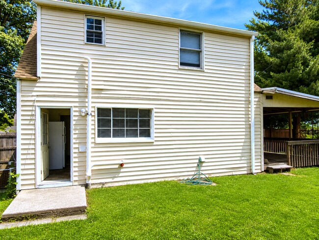 Building Photo - 4935 W Legrande Ave
