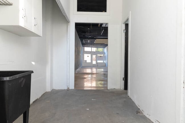 Building Photo - 2505 S Presa St