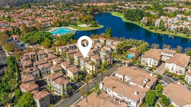 Building Photo - 205 Montana Del Lago Dr