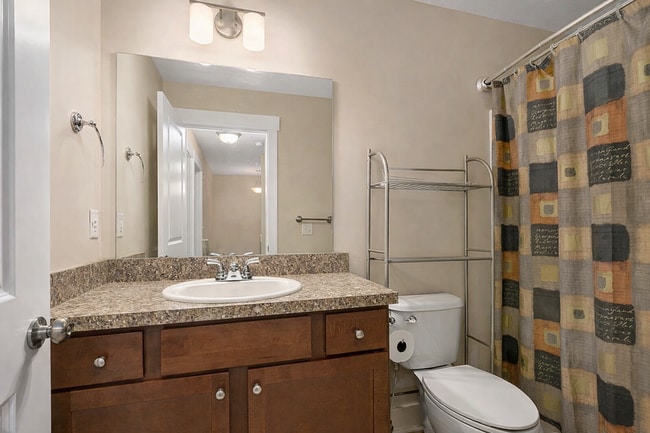 Building Photo - Immaculate 3 bed/3.5 bath home in Caledonia