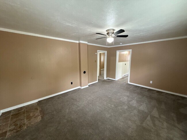 Building Photo - 465 Madrona Ave SE