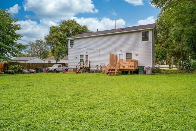 Building Photo - 327 Settlers Landing Rd