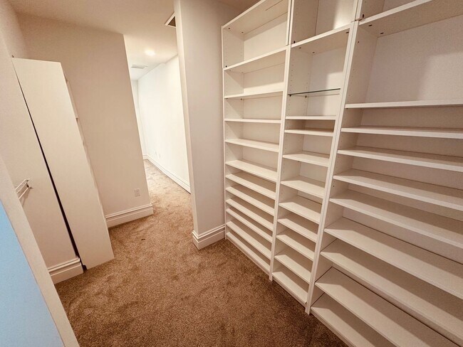 Building Photo - 138 S Beaver St