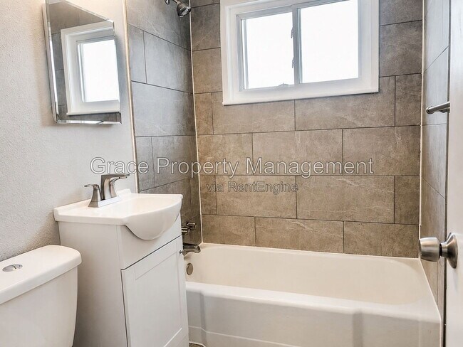 Building Photo - 595 W Dartmouth Ave