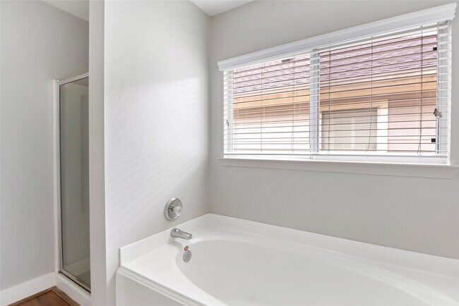 Building Photo - 20192 Alden's Oak