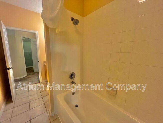 Building Photo - 3651 Oakdale Cir