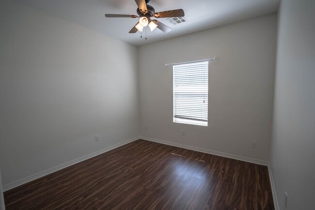 Building Photo - Charming 2-Bedroom Townhome with Office Sp...