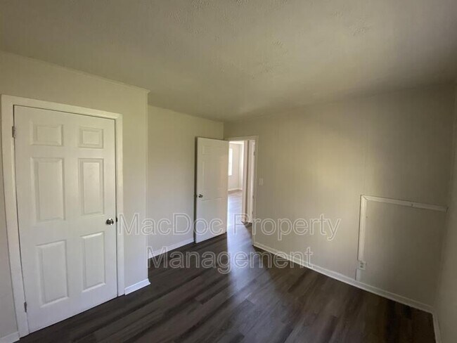 Building Photo - 114-116 Loch Lane Drive Apt 8