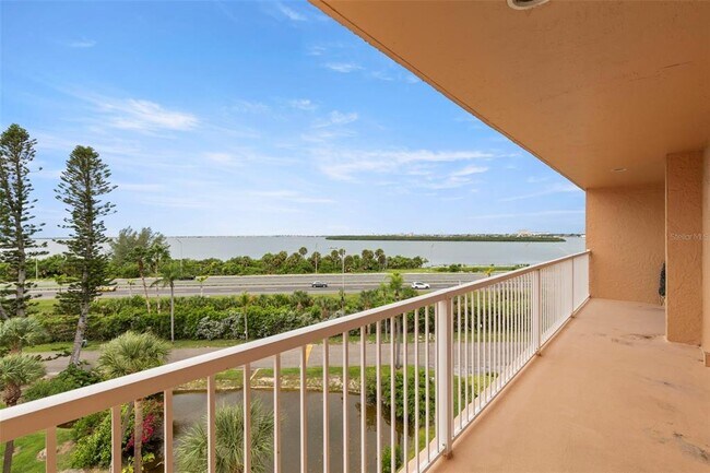 Building Photo - 7430 Sunshine Skyway Ln S