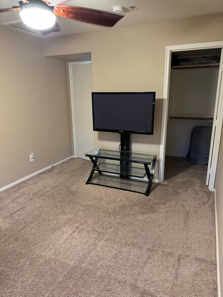 Building Photo - 17237 W Ashley Dr