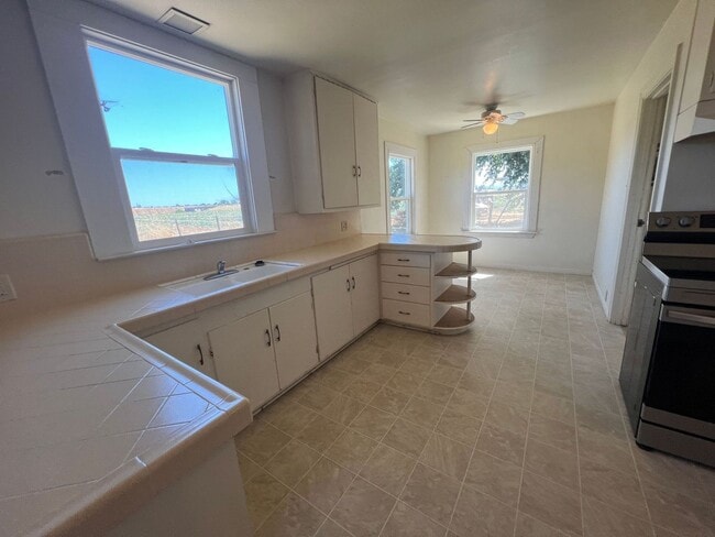 Building Photo - 3 bedroom 1 bath home in Red Bluff