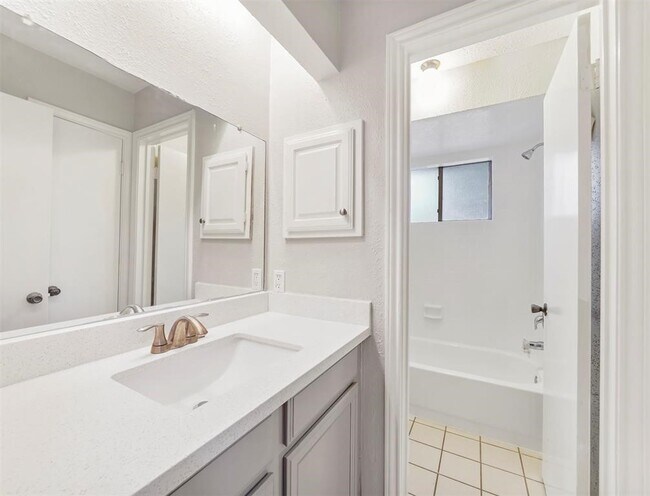 Building Photo - 23227 Timberbrook Dr