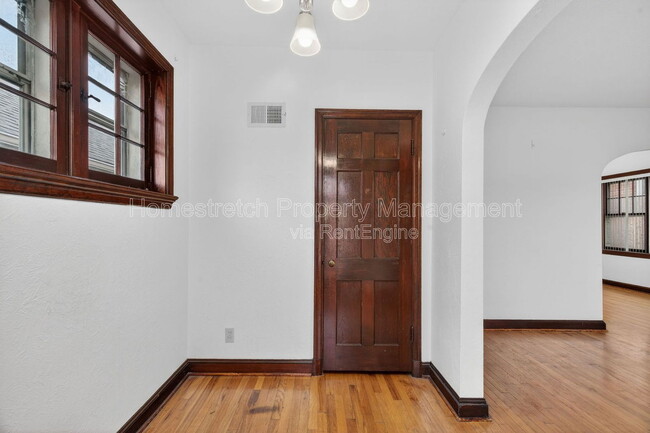 Building Photo - 3155 Hampton Ave