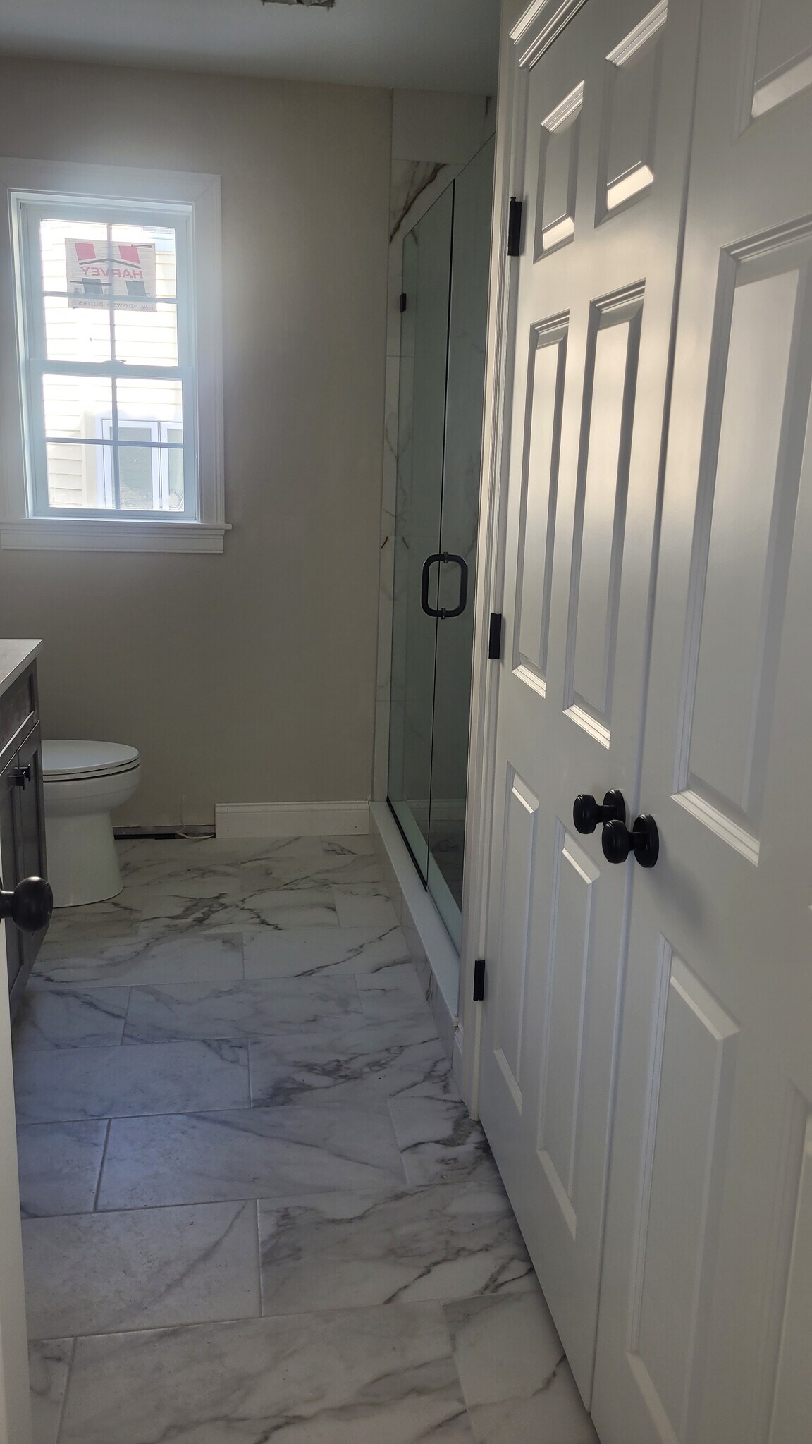 Sleek bath! - 29 Amaranth Ave