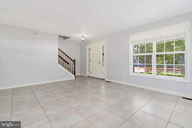 Building Photo - 132A Pineview Ave