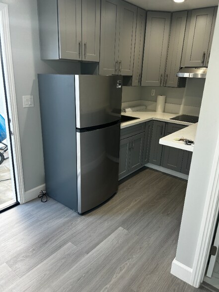 Primary Photo - 7814 1/2 Lindley Ave